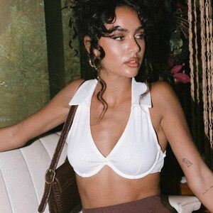 Green no sleeve crop top